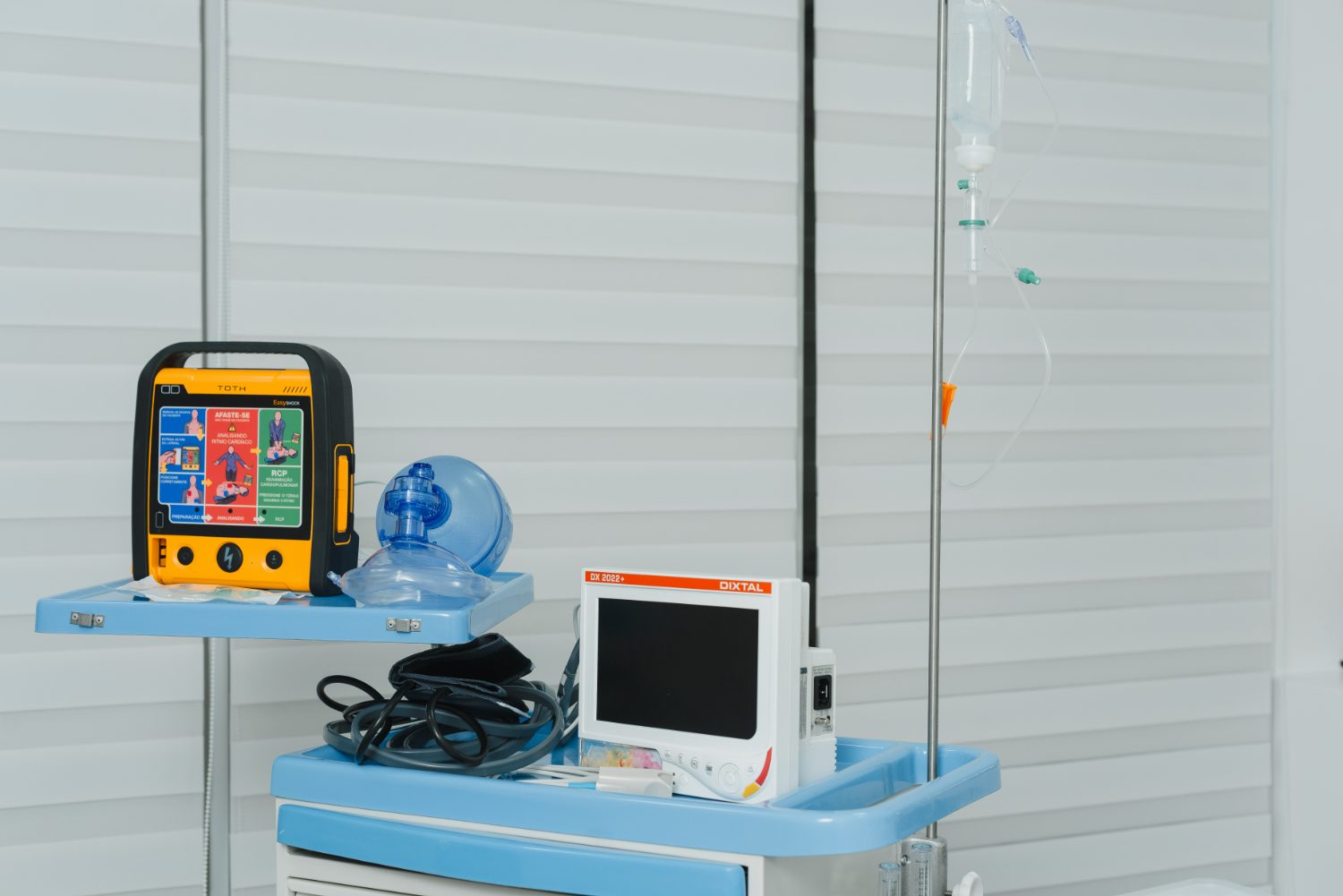 Monitor multiparamétrico e equipamentos de suporte da M2A